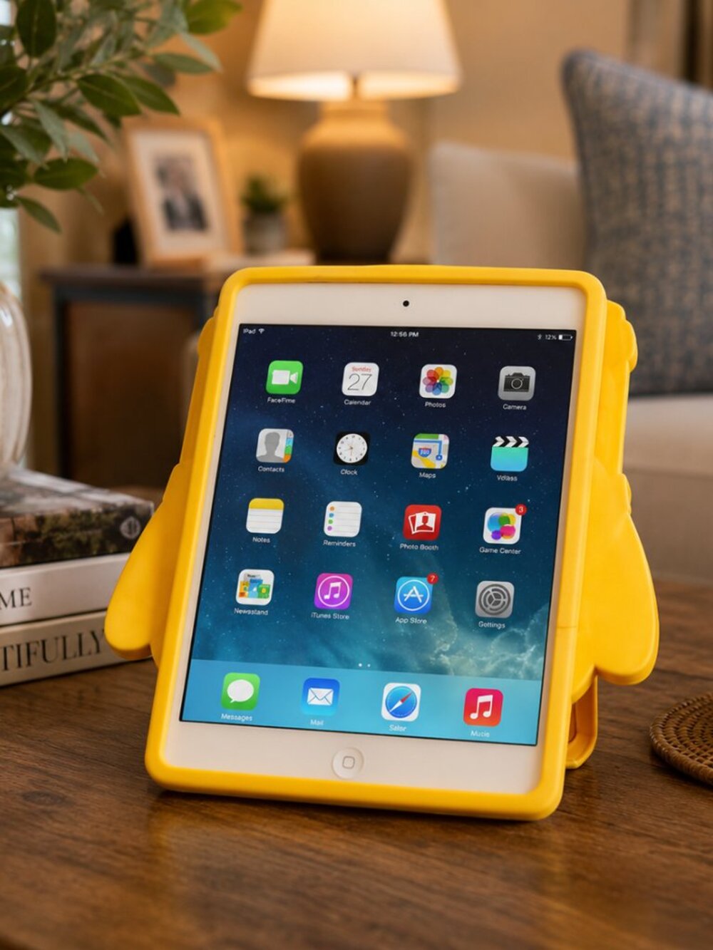 Apple iPad Mini 1st Gen 16GB Wi-Fi White/Silver (A1432) w/ Yellow Kids Case